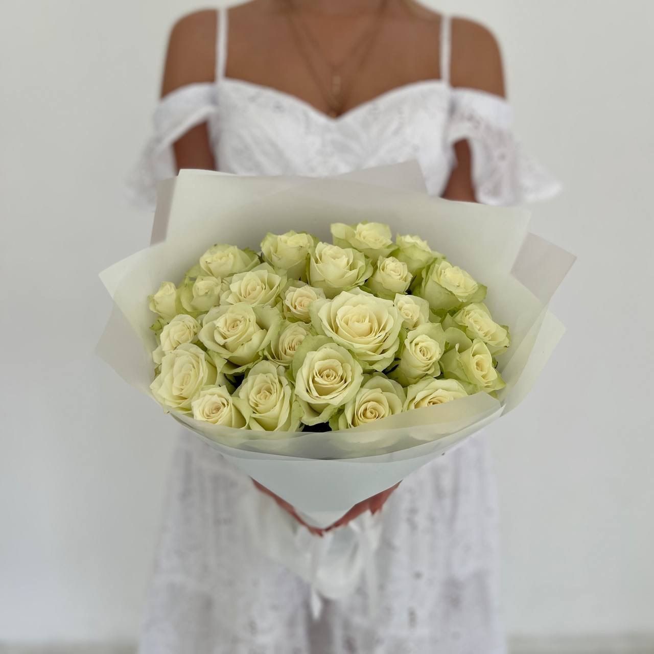 Букет из 25 белых роз